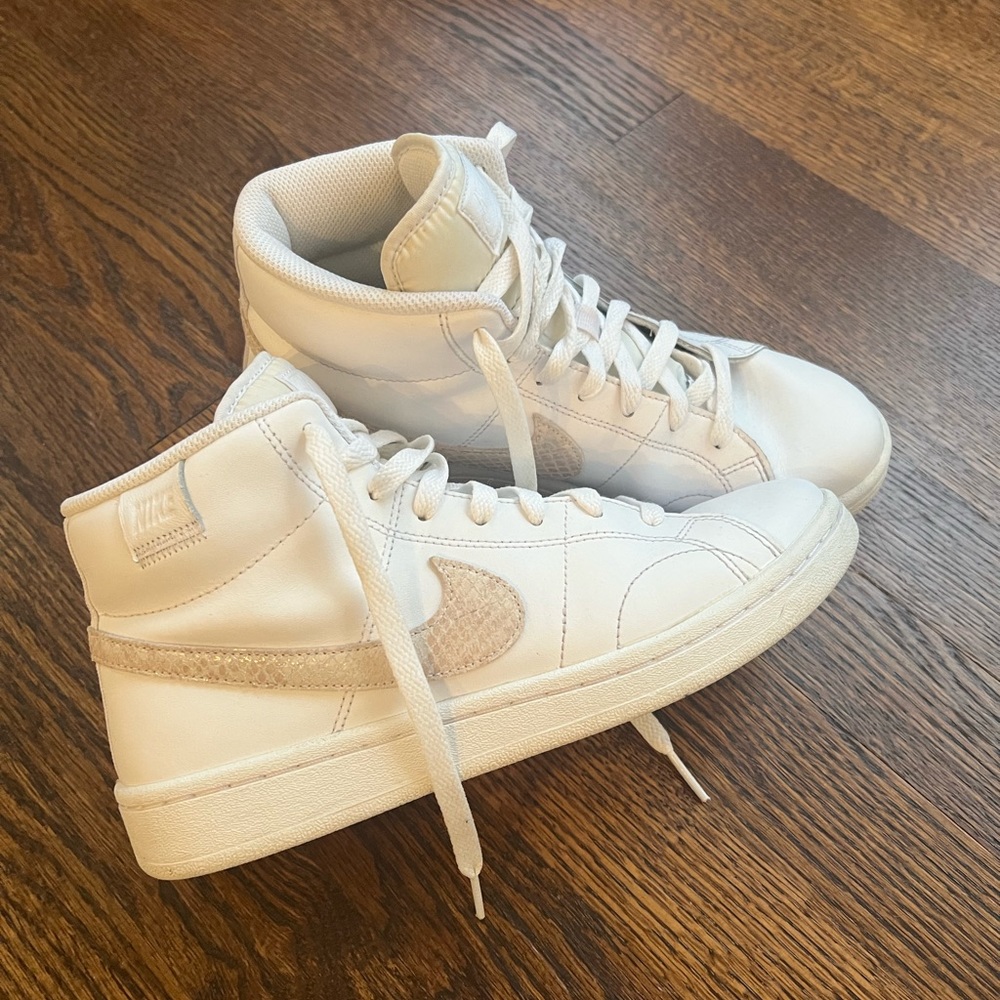 White and Tan high top Nike women’s 8 sneaker